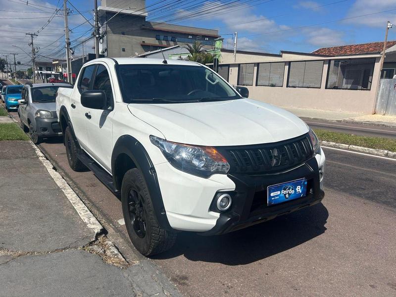 Mitsubishi L200 Triton Sport Hpe 2.4 Cd Diesel Aut. - foto 2