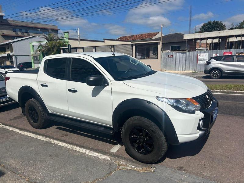 Mitsubishi L200 Triton Sport Hpe 2.4 Cd Diesel Aut. - foto 3