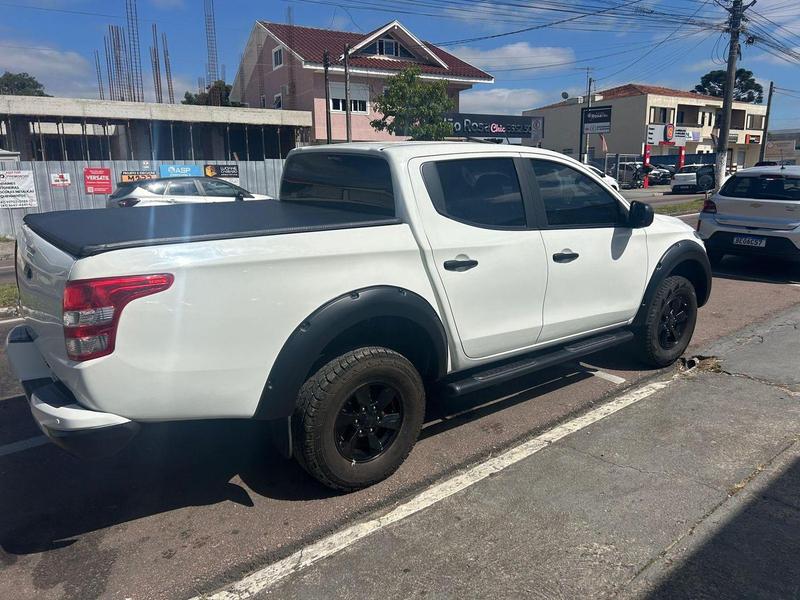Mitsubishi L200 Triton Sport Hpe 2.4 Cd Diesel Aut. - foto 4