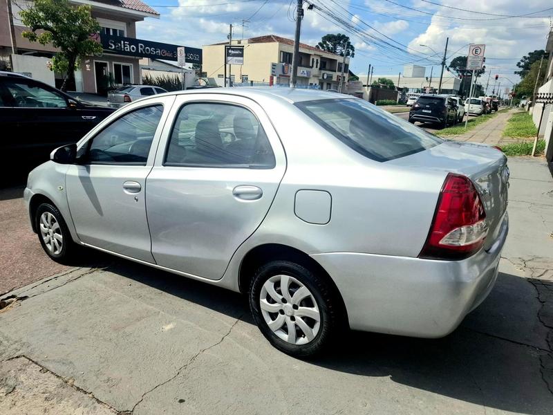 Toyota Etios Sd X - foto 11