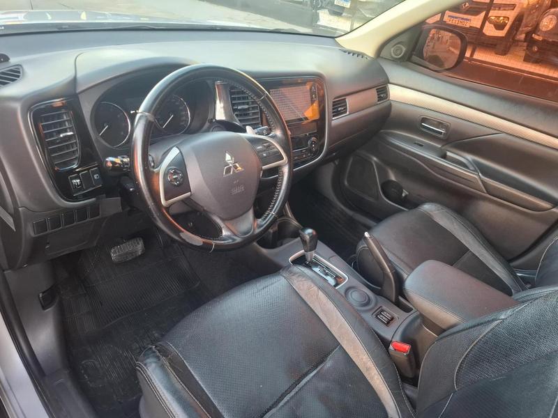 Mitsubishi Outlander 2.0 - foto 11