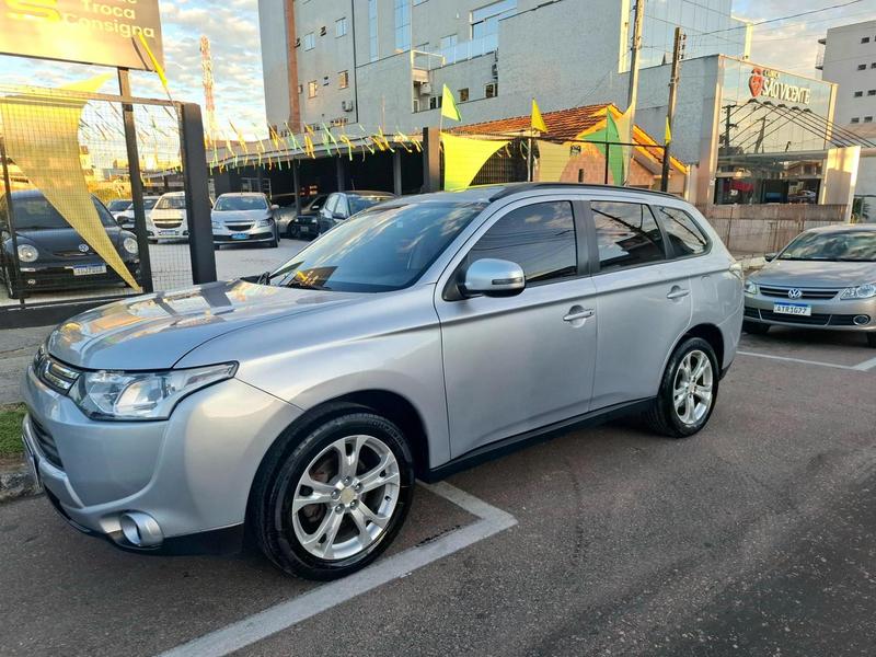 Mitsubishi Outlander 2.0 - foto 3