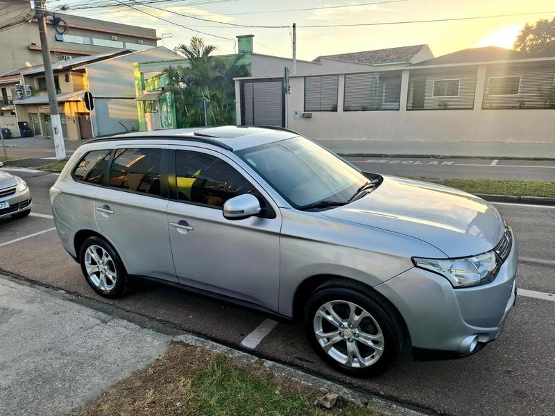 Mitsubishi Outlander 2.0 - foto 5