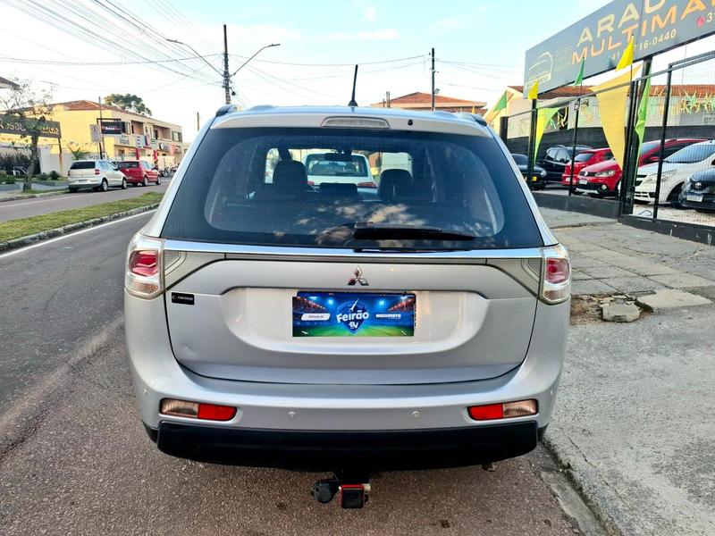 Mitsubishi Outlander 2.0 - foto 8