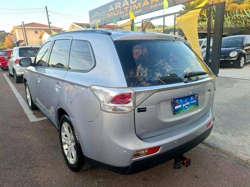 Mitsubishi Outlander 2.0 - foto 9