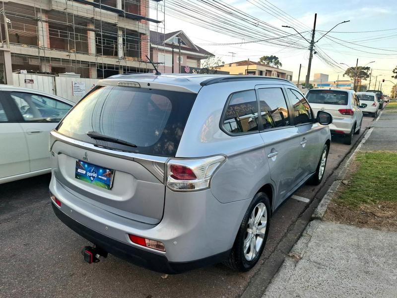 Mitsubishi Outlander 2.0 - foto 10