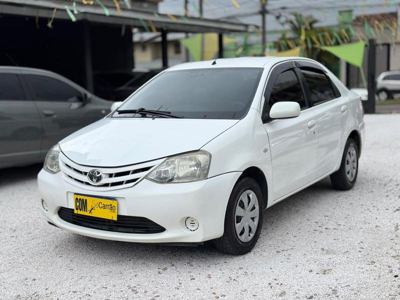Toyota Etios 2013 à venda