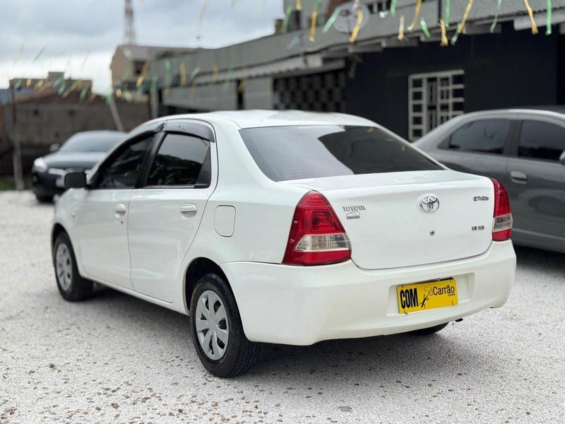 Toyota Etios Sd Xs - foto 2