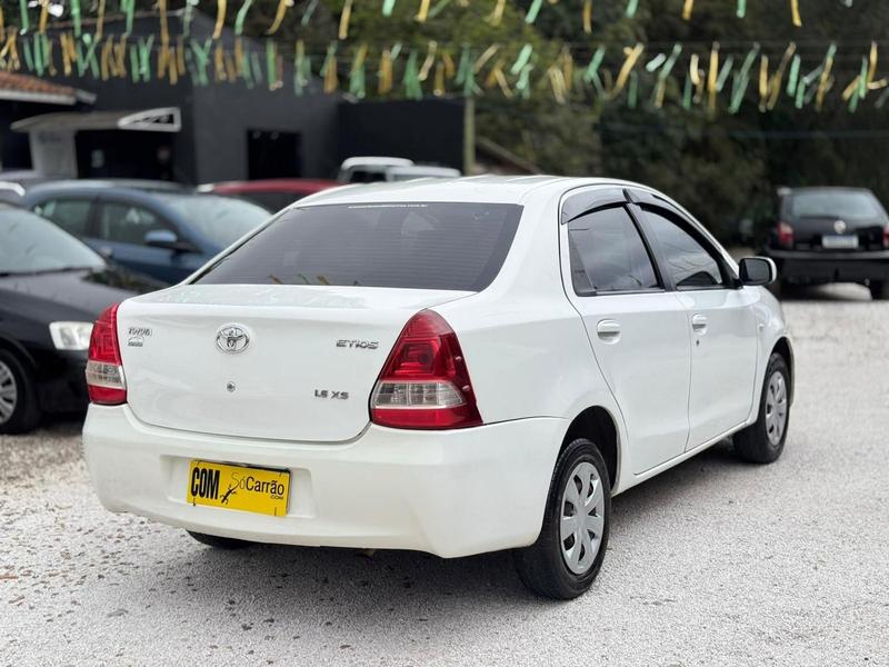 Toyota Etios Sd Xs - foto 3