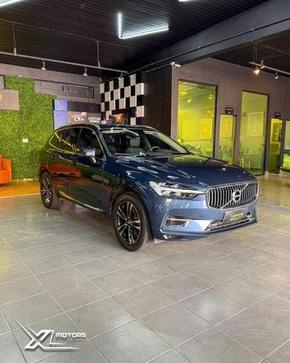 VOLVO XC60 T8 MOMENTUM