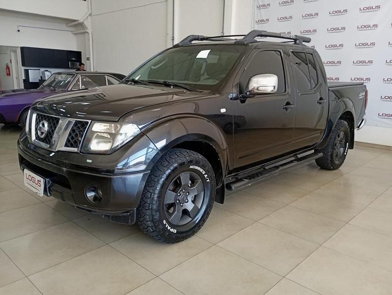 NISSAN FRONTIER LE CD 4X4-AT 2.5 TB-IC 4P