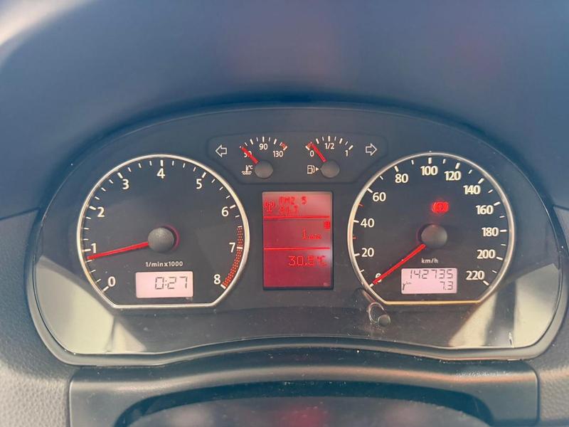 Volkswagen Polo Sedan 1.6 Mi Total Flex 8V 4P - foto 11
