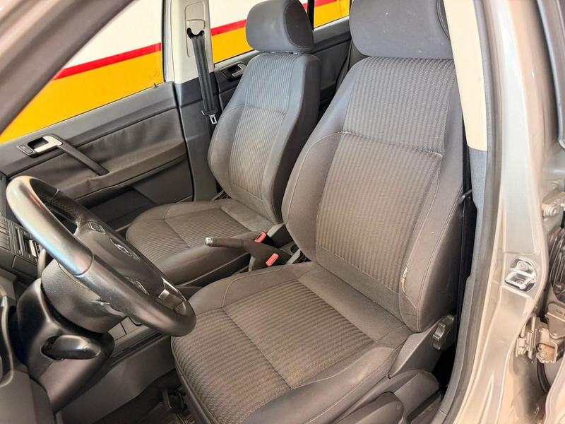Volkswagen Polo Sedan 1.6 Mi Total Flex 8V 4P - foto 14