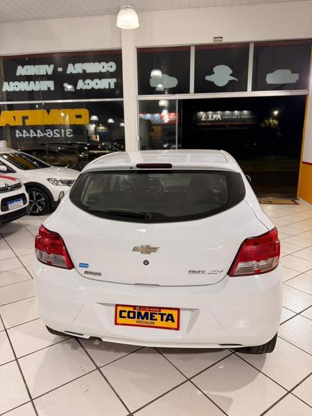 Chevrolet Onix Hatch LT 1.0 8V Flexpower 5P Mec. - foto 19