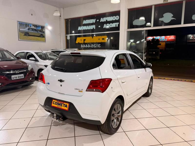 Chevrolet Onix Hatch LT 1.0 8V Flexpower 5P Mec. - foto 2