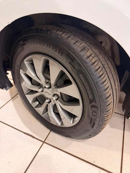 Chevrolet Onix Hatch LT 1.0 8V Flexpower 5P Mec. - foto 12