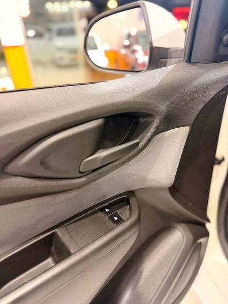 Chevrolet Onix Hatch LT 1.0 8V Flexpower 5P Mec. - foto 4