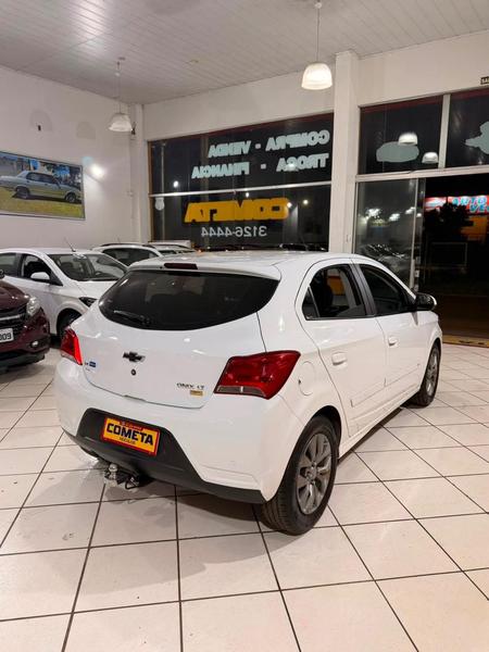 Chevrolet Onix Hatch LT 1.0 8V Flexpower 5P Mec. - foto 8