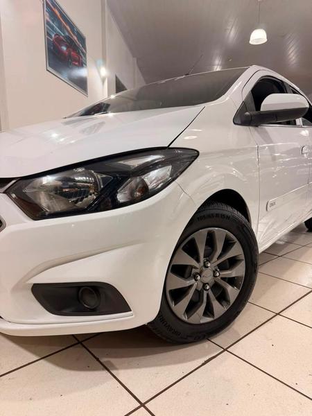 Chevrolet Onix Hatch LT 1.0 8V Flexpower 5P Mec. - foto 11