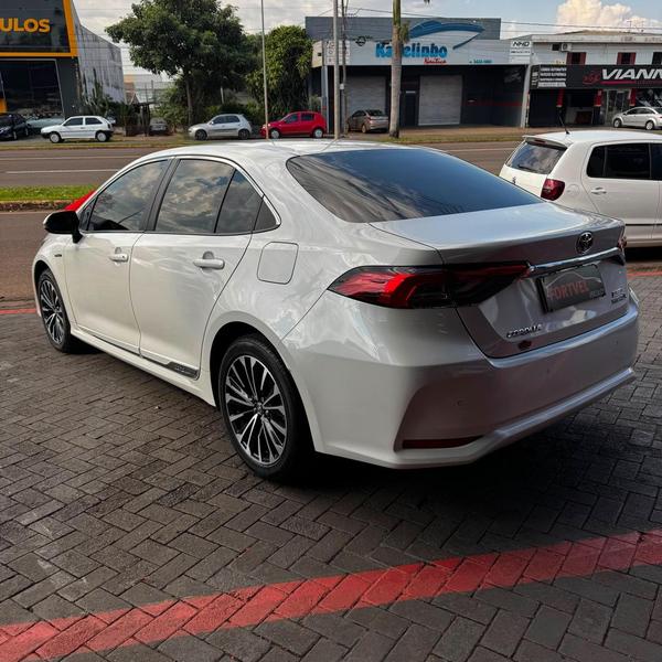 Toyota Corolla Apremiumh - foto 2