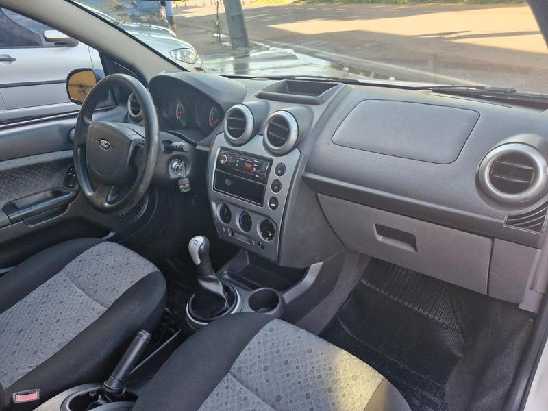 Ford Fiesta 1.6 8V Flex - foto 8