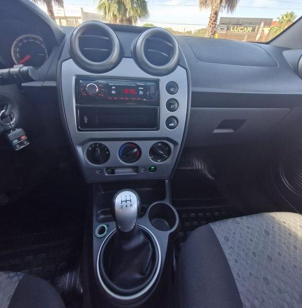 Ford Fiesta 1.6 8V Flex - foto 11