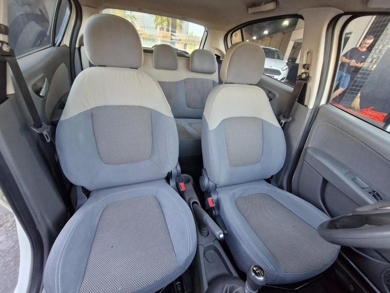 Fiat Palio Essence 1.6 - foto 13