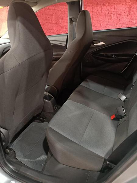 Chevrolet Onix 10mt Hb - foto 8