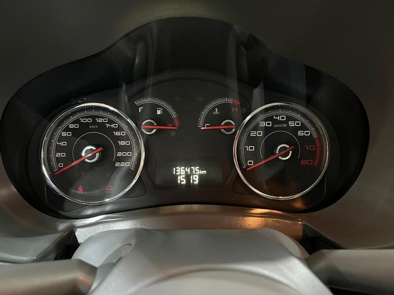 Fiat Palio Essence 1.6 - foto 8
