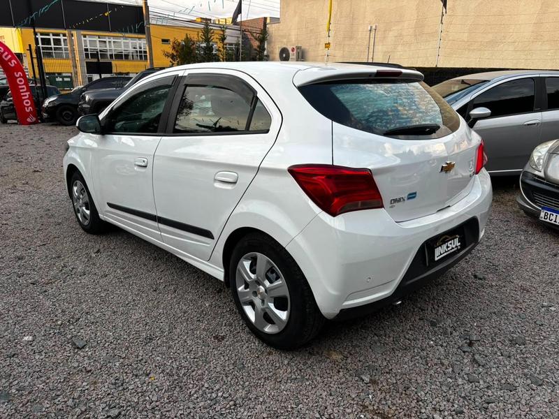 Chevrolet Onix 14mt LT - foto 6