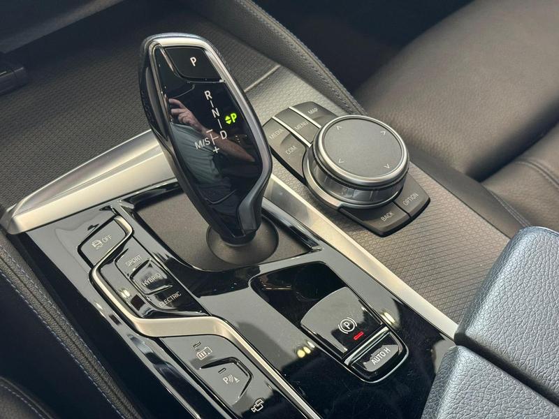 BMW 530e - foto 16
