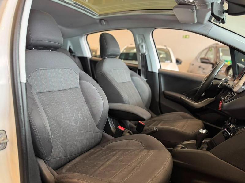 Peugeot 208 Griffe A - foto 13