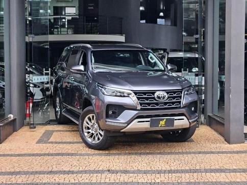 TOYOTA HILUX SW4 2.8 SRX 4X4 7 LUGARES 16V TURBO INTERCOOLER DIESEL 4P AUTOMTICO