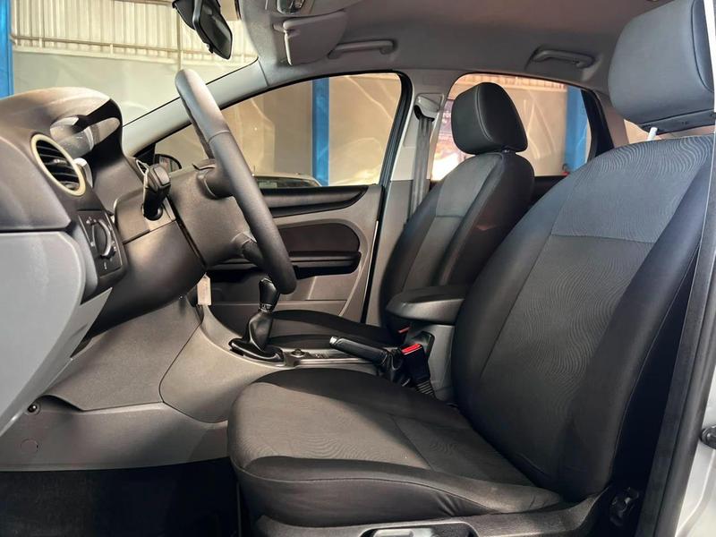 Ford Focus Sedan 1.6 1.6 Flex 8V 16V 4P Mec. - foto 7