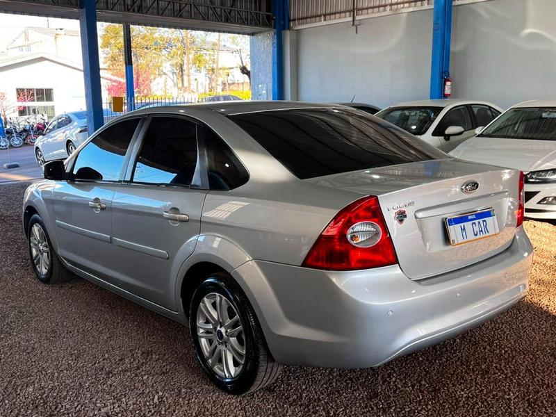 Ford Focus Sedan 1.6 1.6 Flex 8V 16V 4P Mec. - foto 2