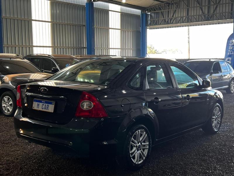 Ford Focus Sedan 2.0 16V 2.0 16V Flex 4P Aut. - foto 4
