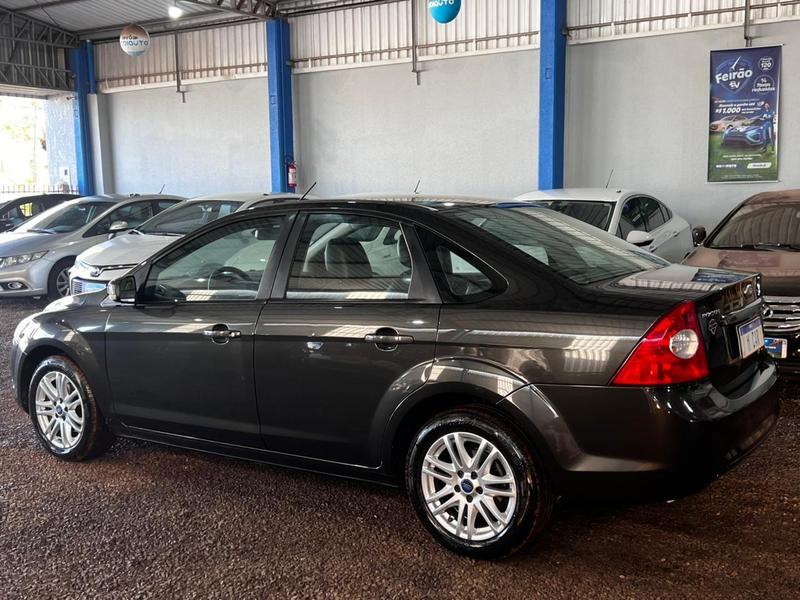 Ford Focus Sedan 2.0 16V 2.0 16V Flex 4P Aut. - foto 2