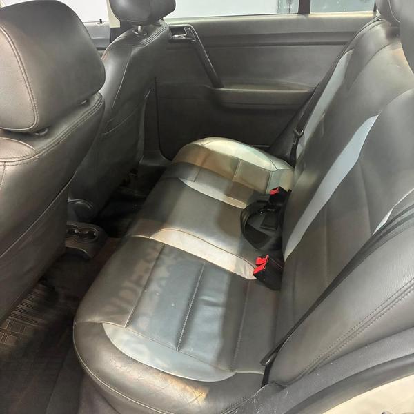 Volkswagen Polo Sedan 1.6 - foto 9