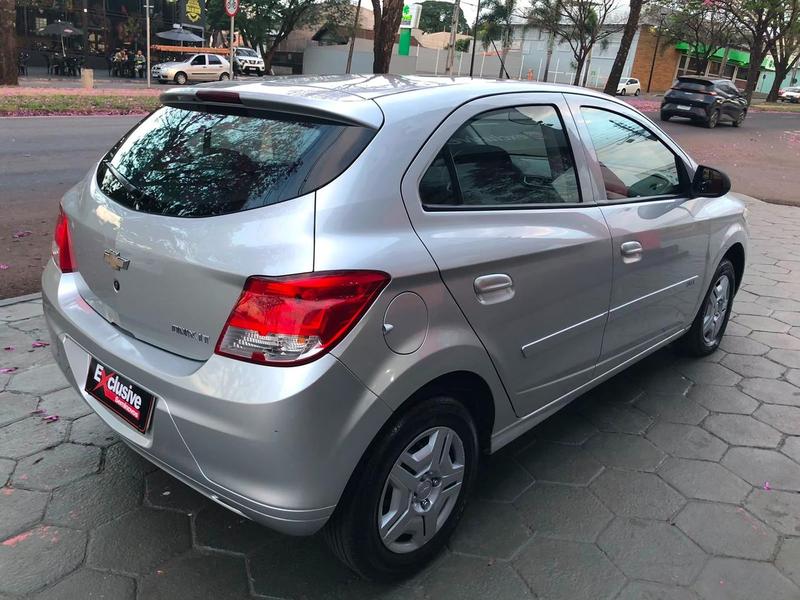 Chevrolet Onix Hatch Ls 1.0 8V Flexpower 5P Mec. - foto 4