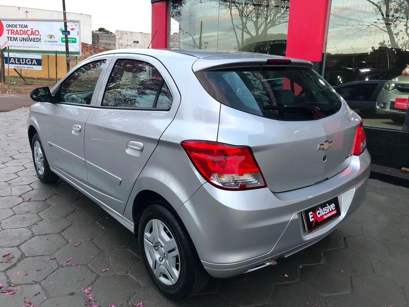 Chevrolet Onix Hatch Ls 1.0 8V Flexpower 5P Mec. - foto 2