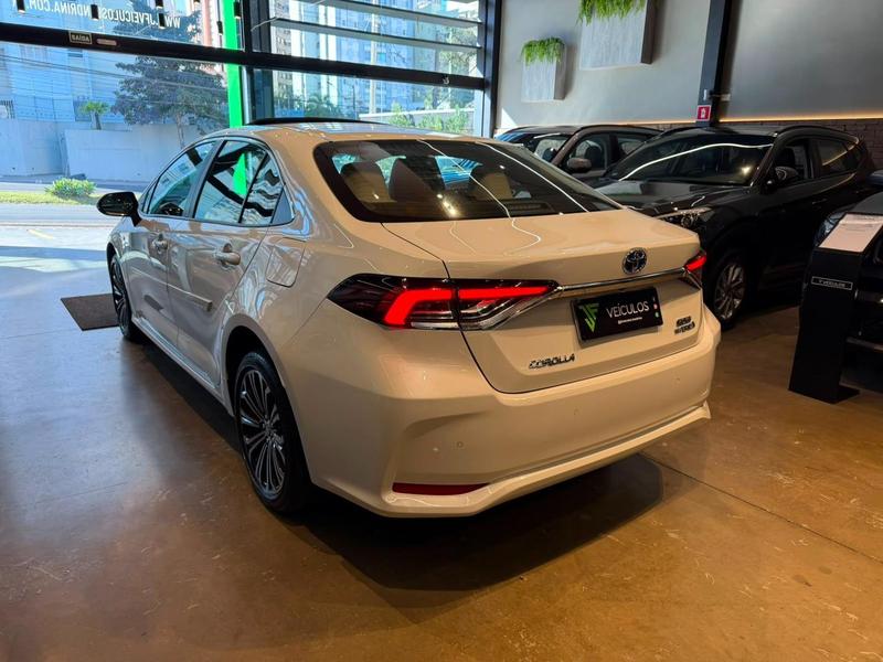 Toyota Corolla Apremiumh - foto 4