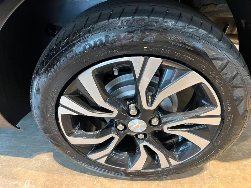 Chevrolet Onix Plus 10tat - foto 19