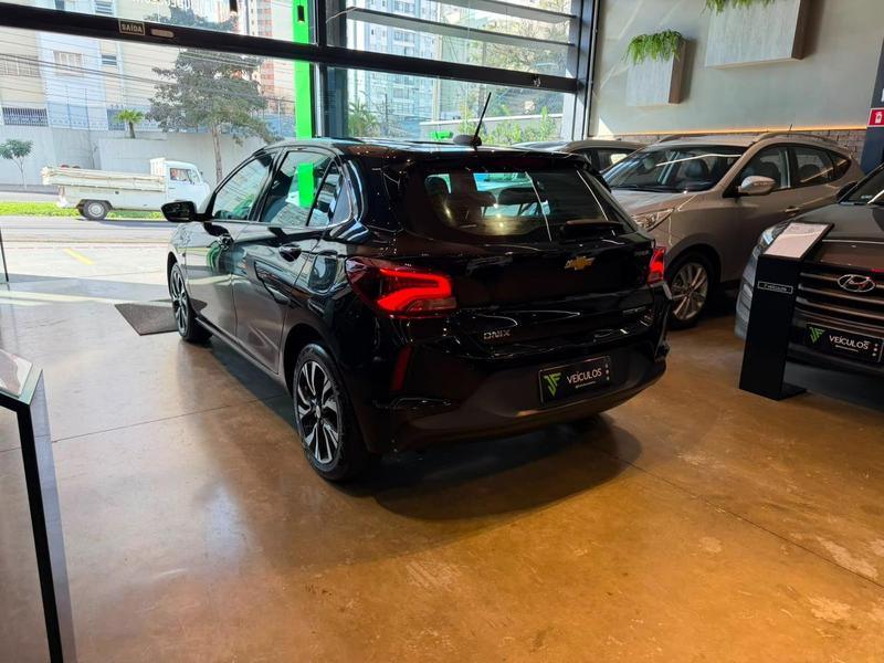 Chevrolet Onix 10tat - foto 6