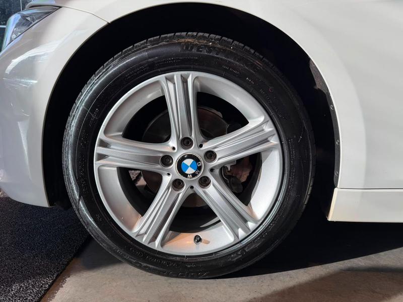 BMW 320i Active Flex - foto 19