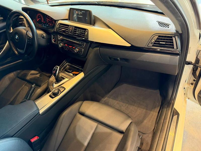 BMW 320i Active Flex - foto 14