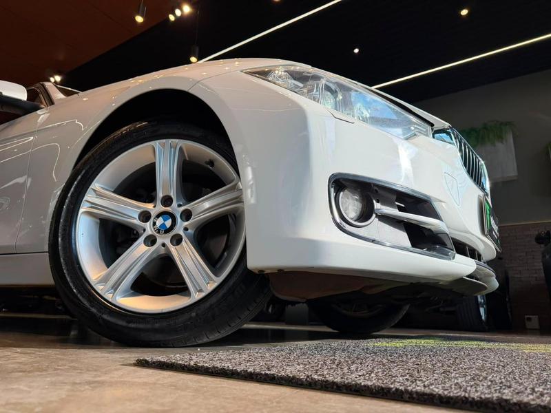 BMW 320i Active Flex - foto 8