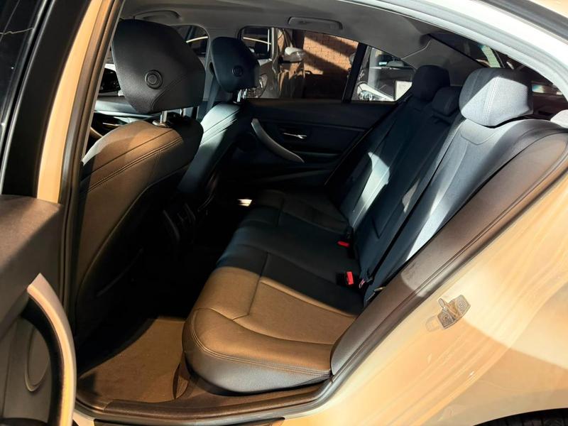 BMW 320i Active Flex - foto 17