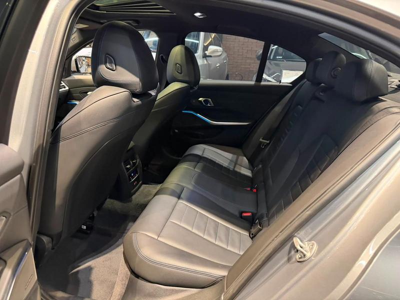 BMW 320i M Sport Flex - foto 17