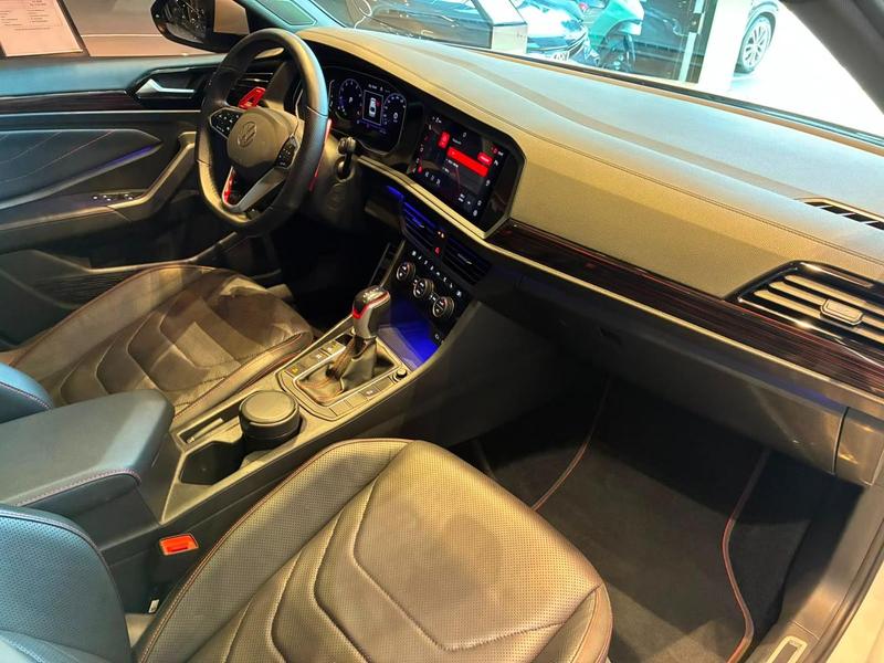 Volkswagen Jetta GLi - foto 12