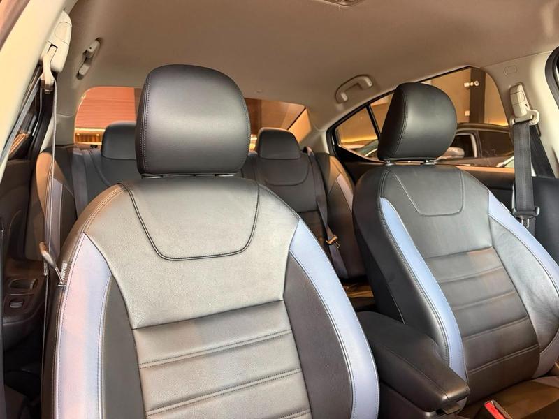 Nissan Versa Excl CVT - foto 18